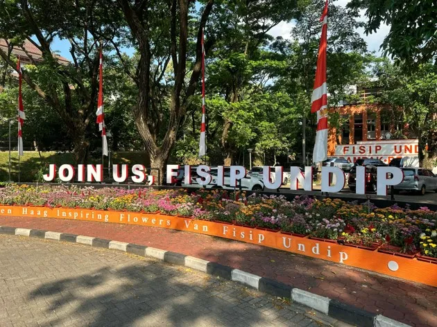 Den Haag Inspiring Flowers Van FISIP Undip